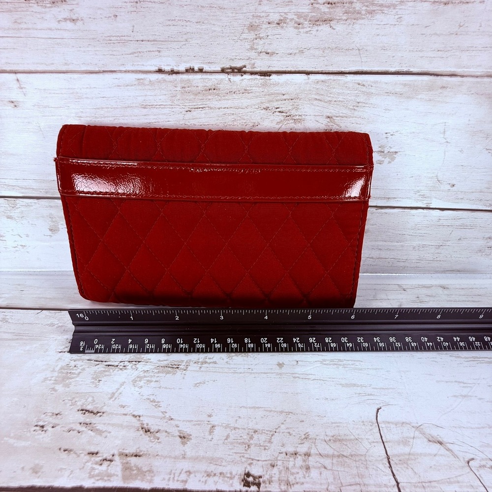 Vera Bradley Red Quilted Microfiber Trifold Clutch Wallet Patent Trim‎ Organizer - Picture 2 of 3